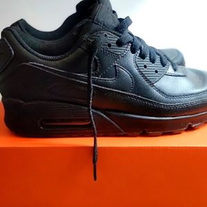 Black Nike Air Max's